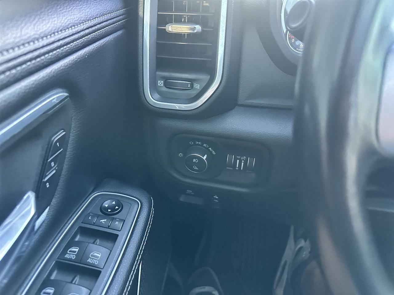 RAM 1500 Laramie Crew Cab SWB 4WD 2021