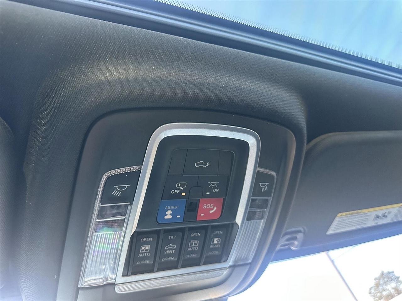 RAM 1500 Laramie Crew Cab SWB 4WD 2021
