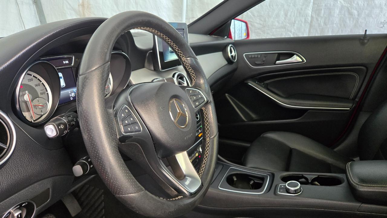 Mercedes-Benz GLA-Class photo 24