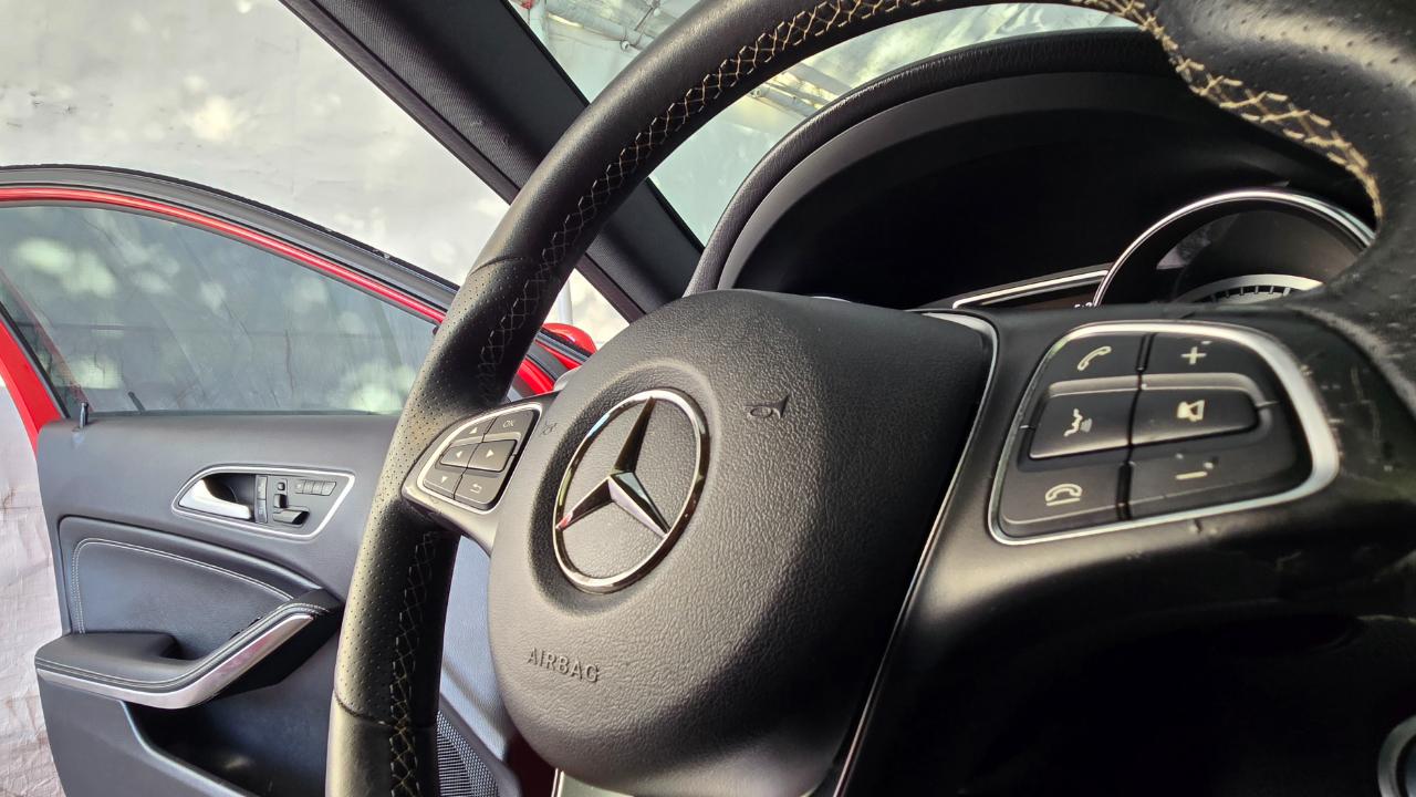 Mercedes-Benz GLA-Class photo 29
