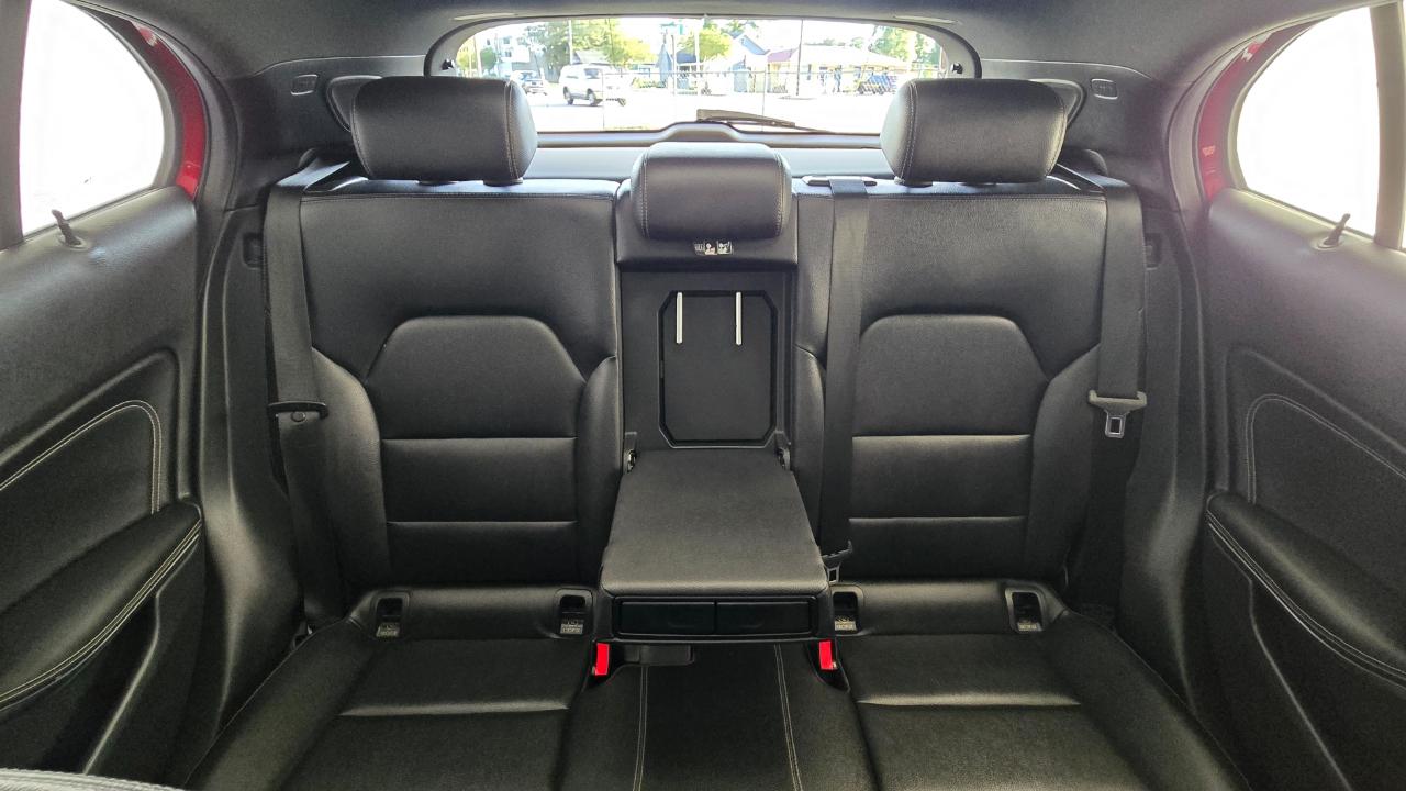 Mercedes-Benz GLA-Class photo 37
