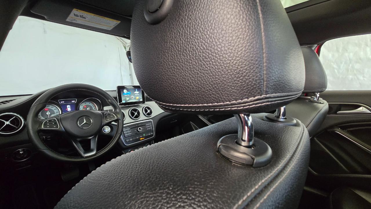 Mercedes-Benz GLA-Class photo 39
