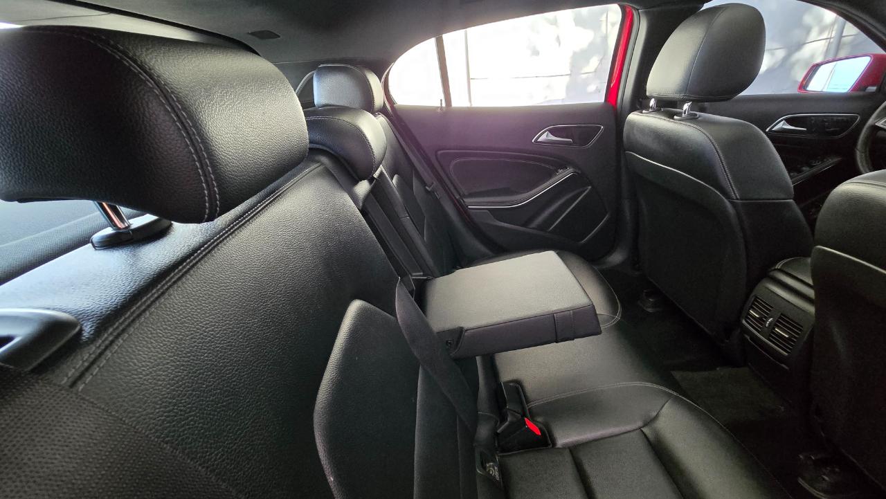 Mercedes-Benz GLA-Class photo 49
