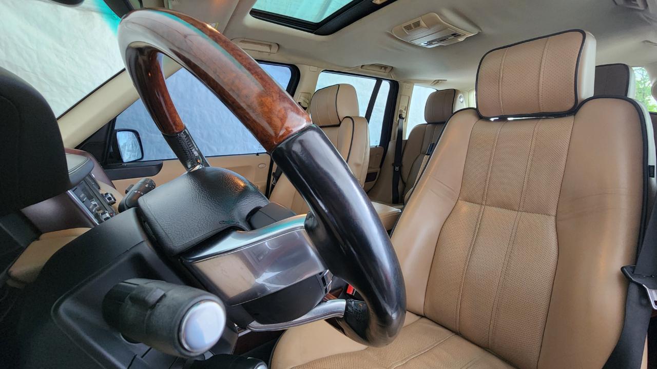 Land Rover Range Rover 4WD 4dr HSE LUX 2012