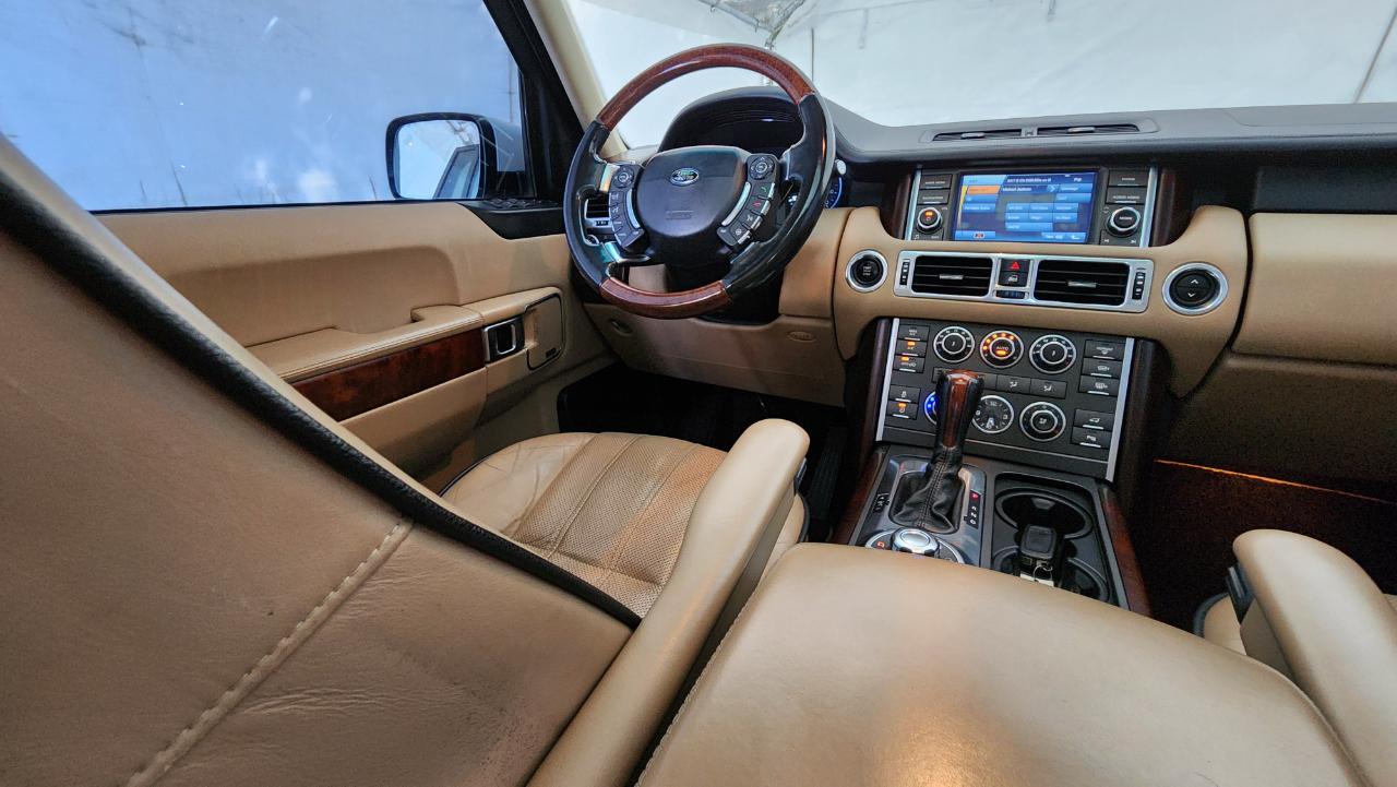Land Rover Range Rover 4WD 4dr HSE LUX 2012