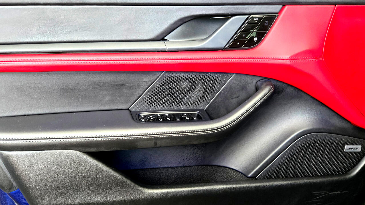 2021 Porsche Taycan 4S photo 32