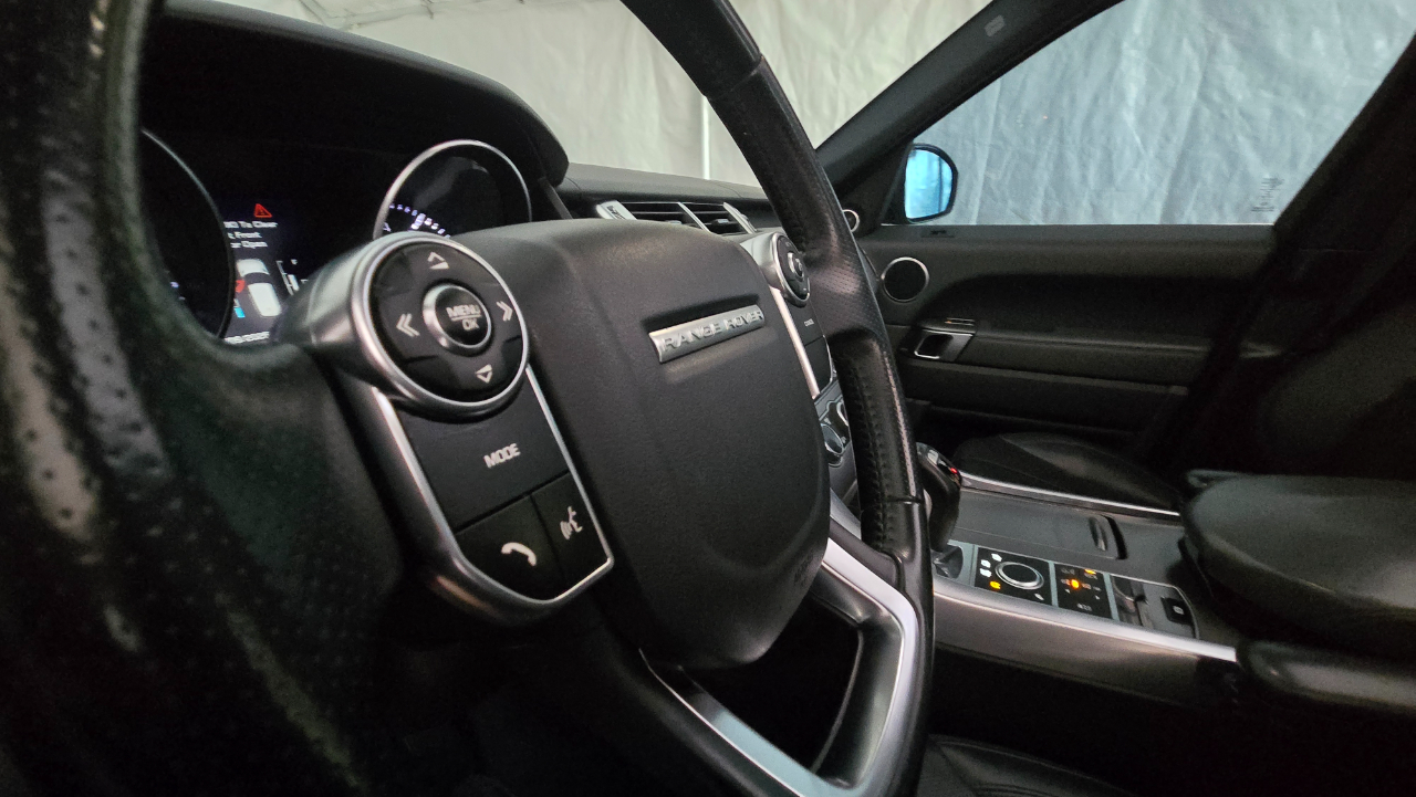 2014 Land Rover Range Rover Sport HSE photo 18