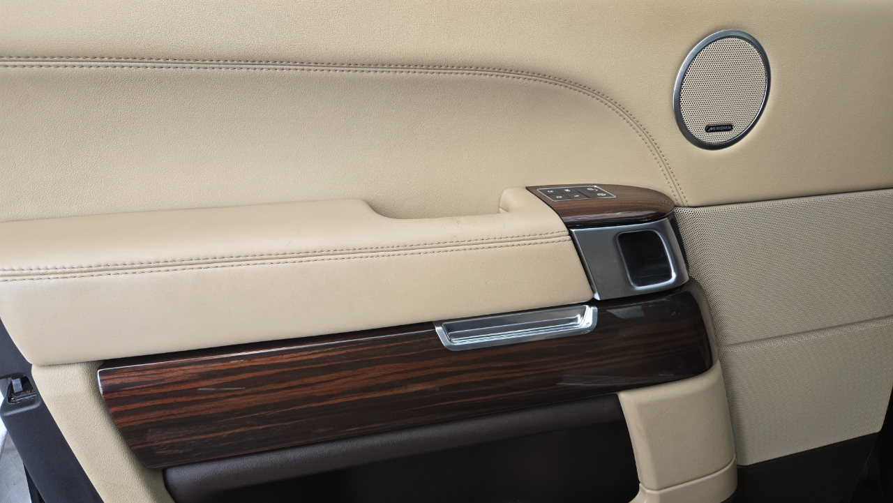 2016 Land Rover Range Rover HSE photo 23