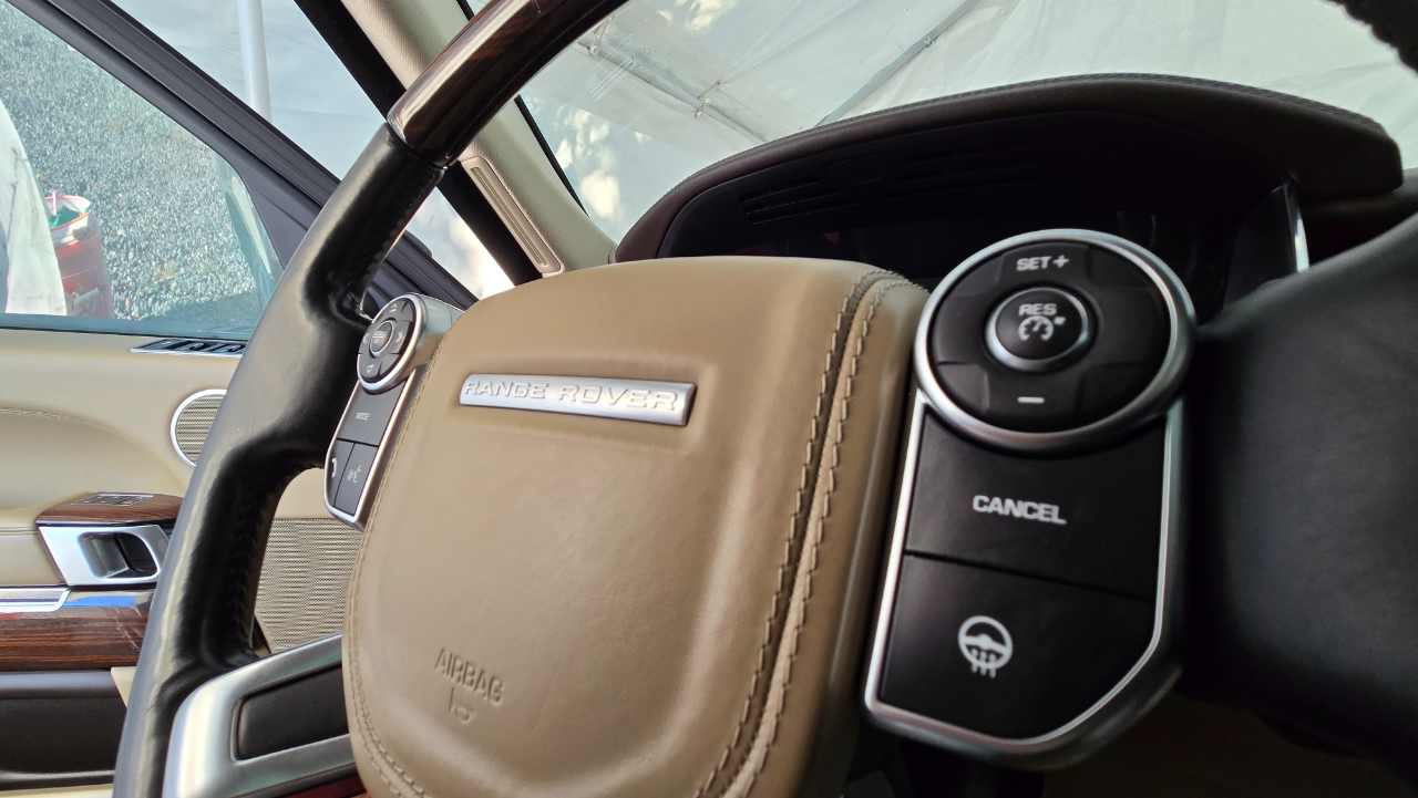 2016 Land Rover Range Rover HSE photo 31