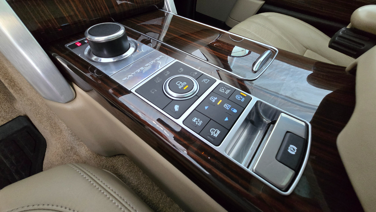 2016 Land Rover Range Rover HSE photo 32