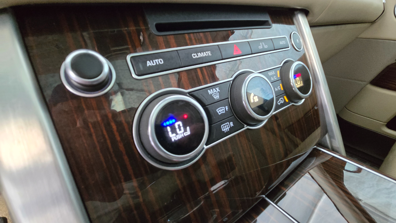 2016 Land Rover Range Rover HSE photo 33