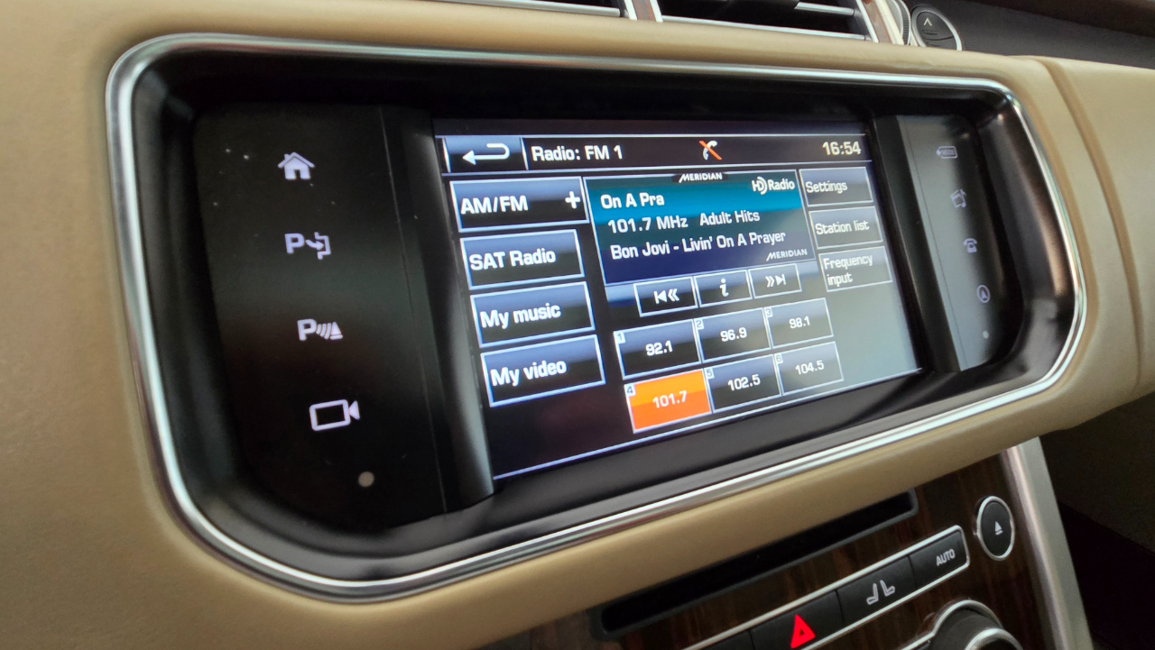 2016 Land Rover Range Rover HSE photo 34