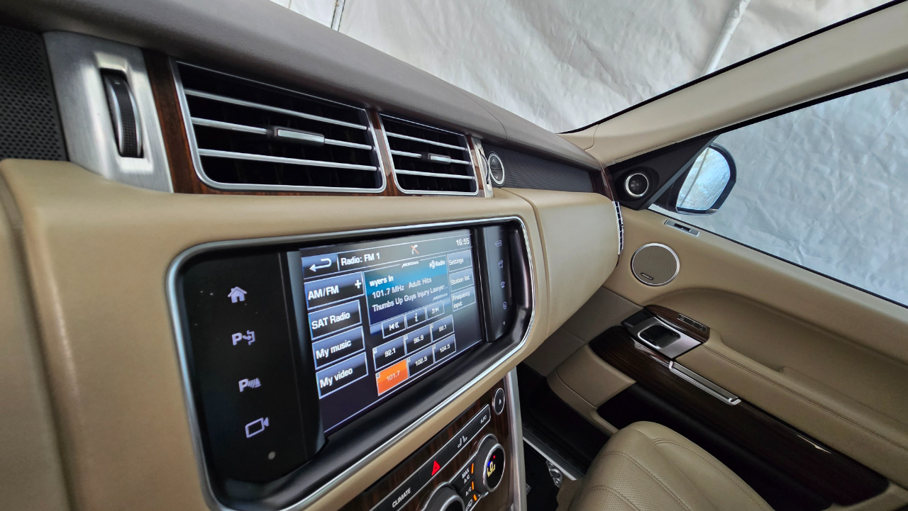2016 Land Rover Range Rover HSE photo 39