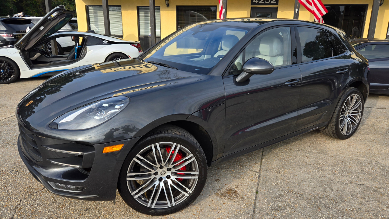 2017 Porsche Macan Turbo photo 4