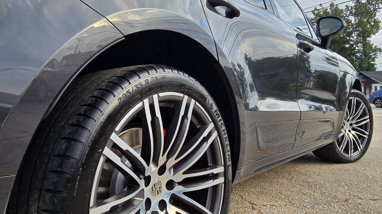 2017 Porsche Macan Turbo photo 26