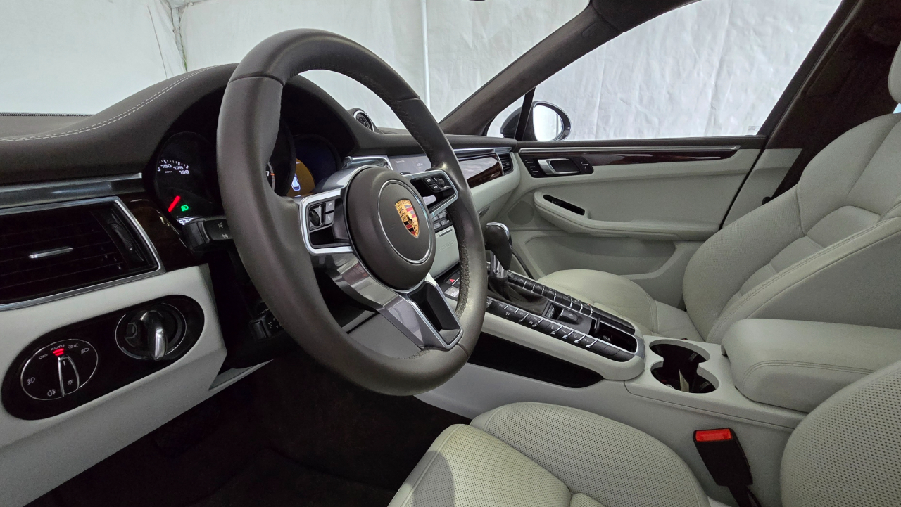2017 Porsche Macan Turbo photo 33