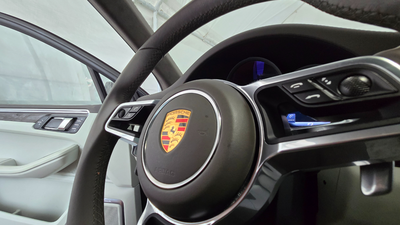 2017 Porsche Macan Turbo photo 38