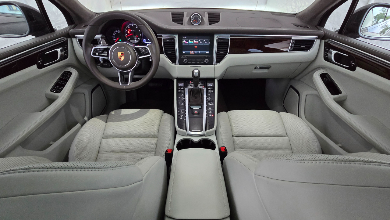 2017 Porsche Macan Turbo photo 56