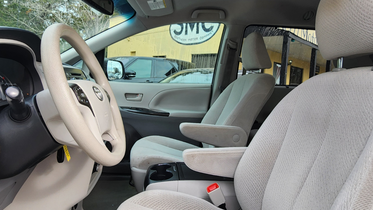 Toyota Sienna LE 2013 Toyota Sienna LE 2013