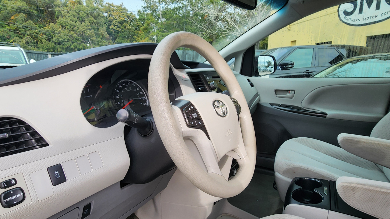 Toyota Sienna LE 2013 Toyota Sienna LE 2013