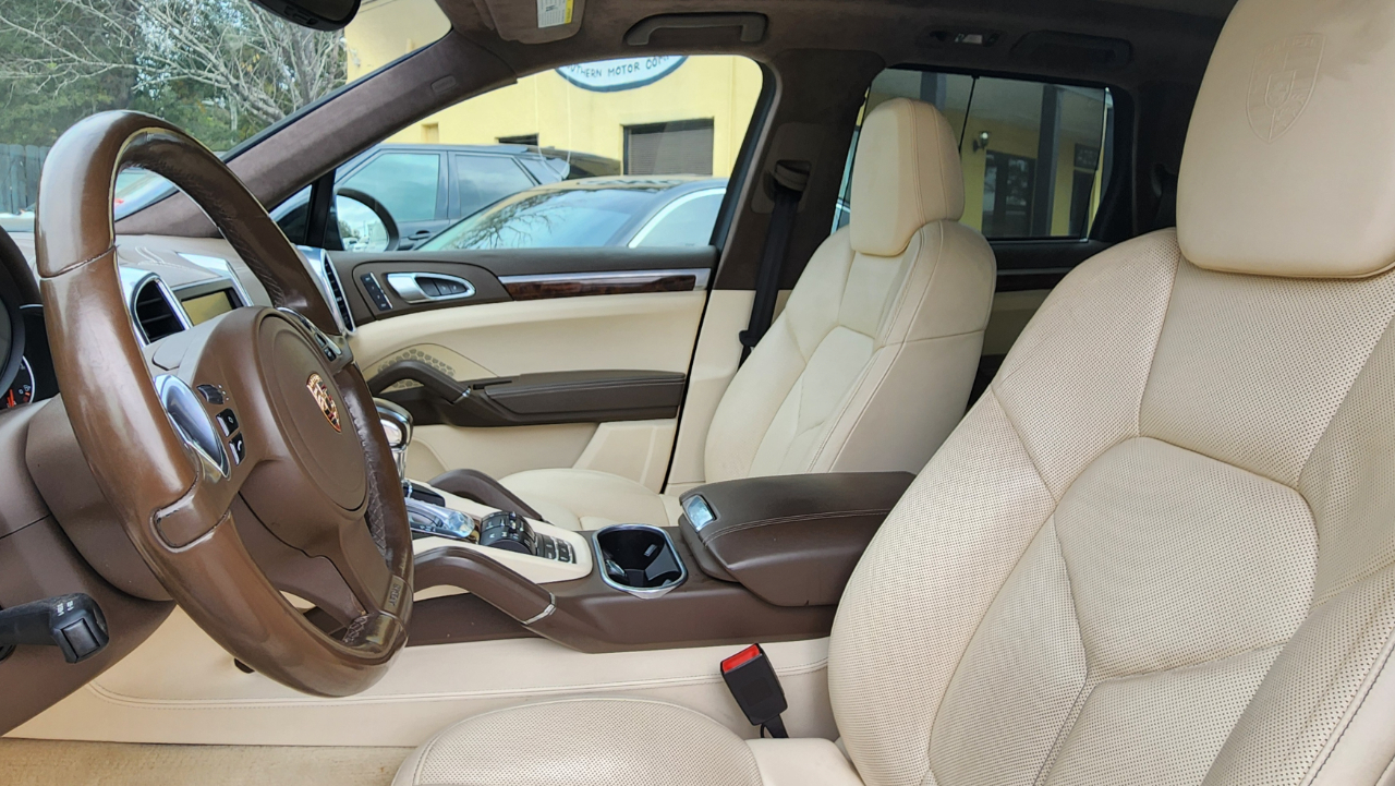 Porsche Cayenne AWD 4dr Turbo 2012 Porsche Cayenne AWD 4dr Turbo 2012