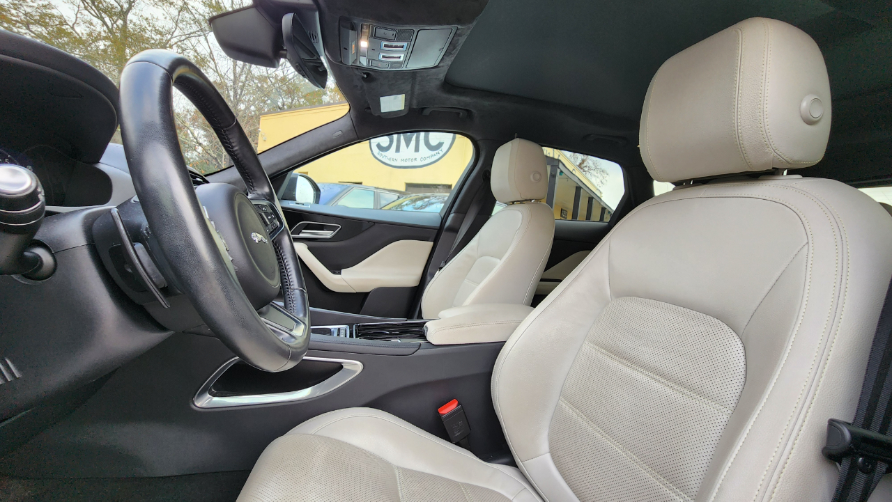 2019 Jaguar F-PACE Prestige photo 2