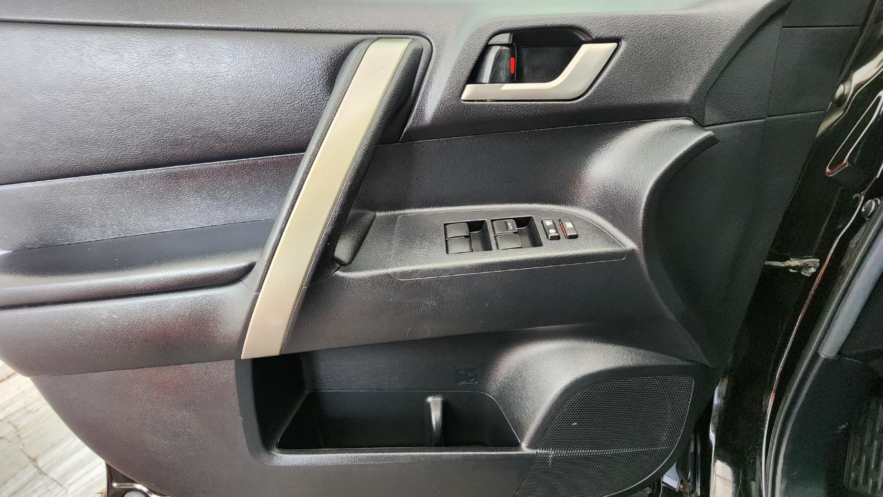 Toyota Highlander SE 2013