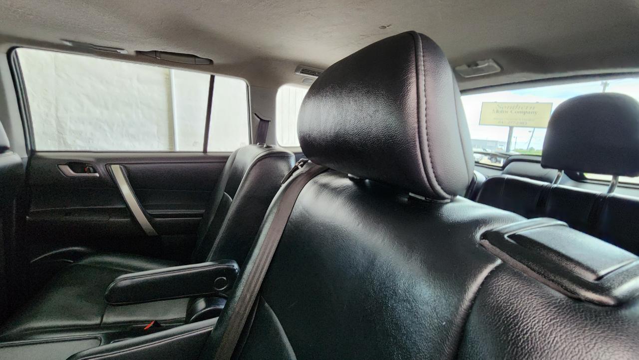 Toyota Highlander SE 2013