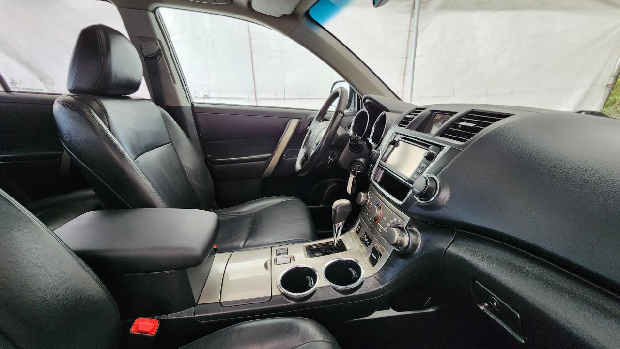 Toyota Highlander SE 2013