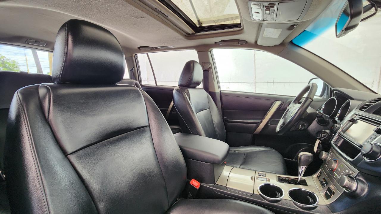 Toyota Highlander SE 2013