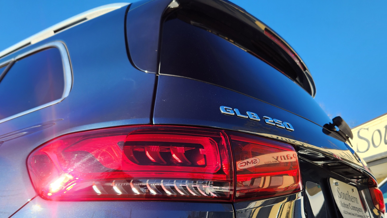 Mercedes-Benz GLB  2021