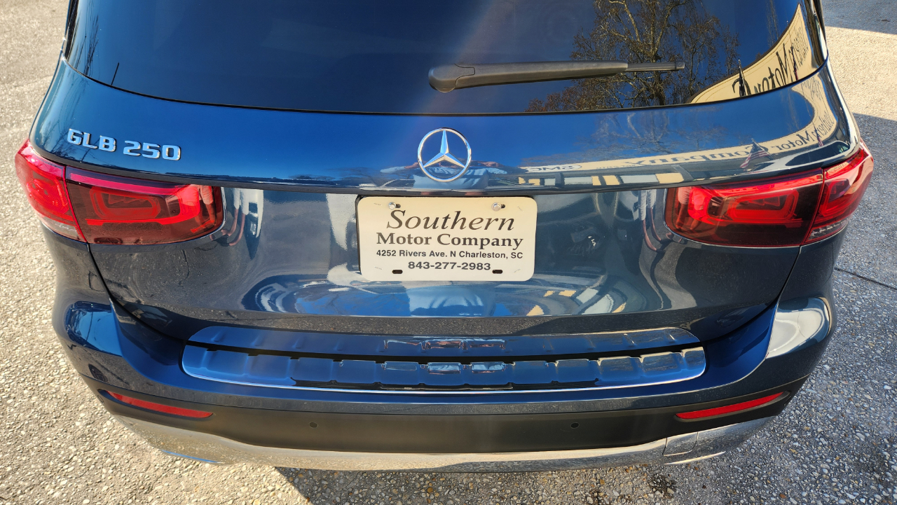 Mercedes-Benz GLB  2021