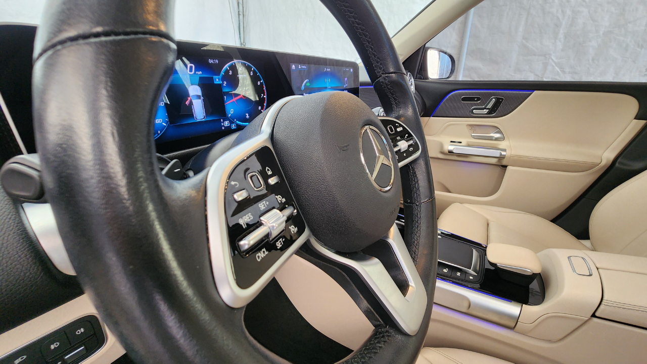 Mercedes-Benz GLB  2021