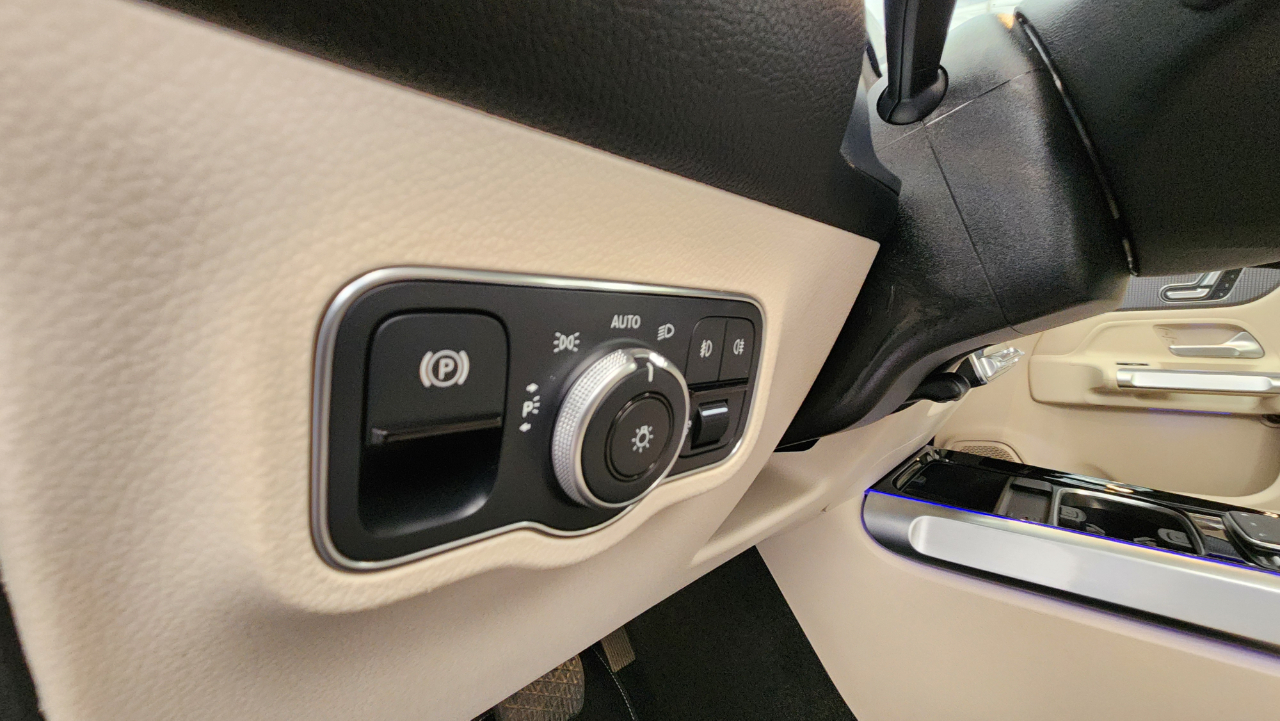 Mercedes-Benz GLB  2021