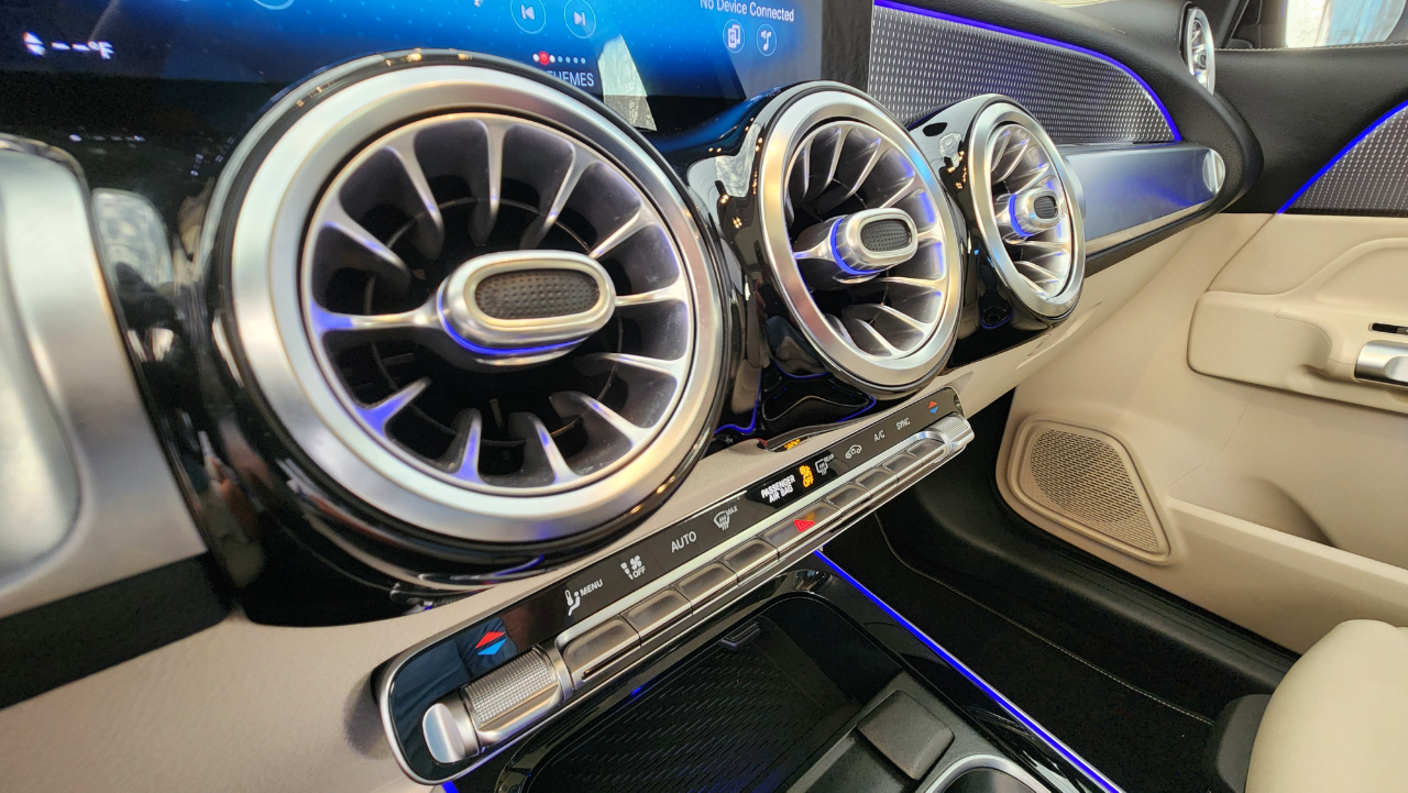 Mercedes-Benz GLB  2021