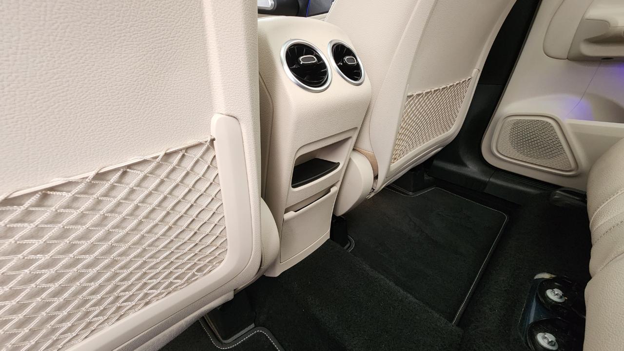 Mercedes-Benz GLB  2021