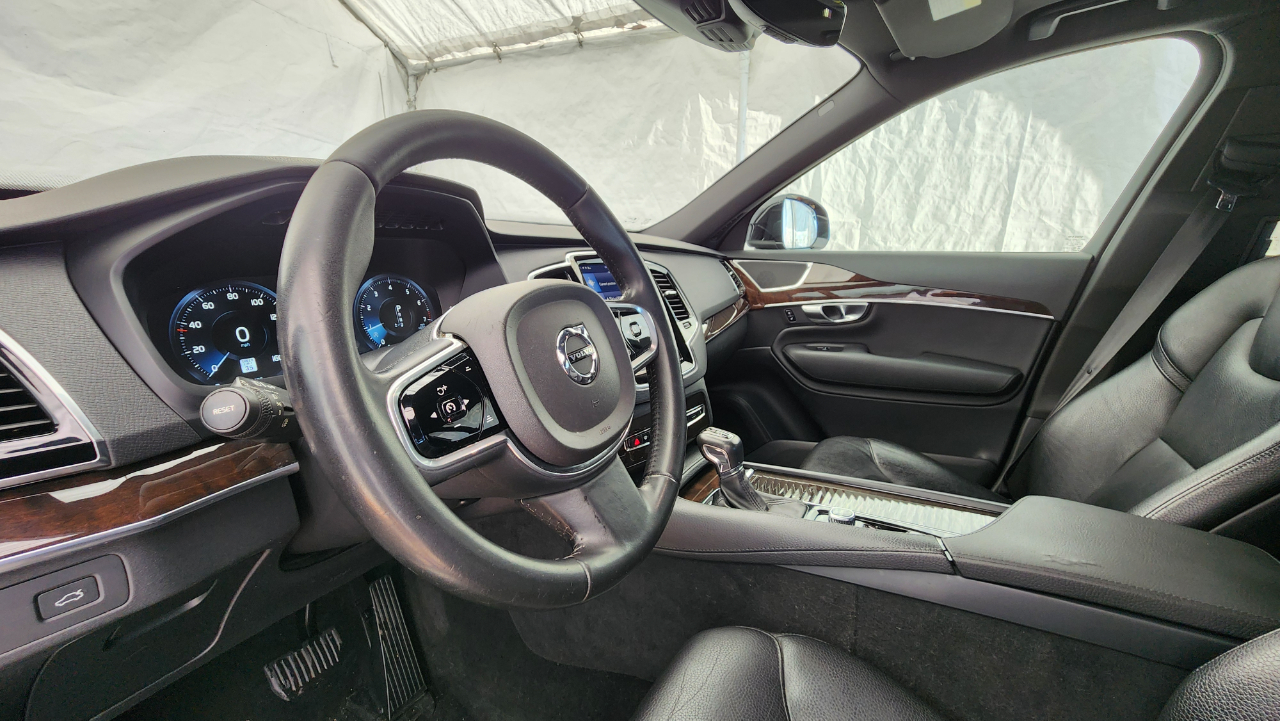 Volvo XC90 T6 AWD 7-Passenger Momentum 2017