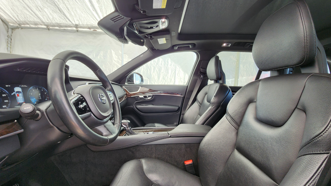 Volvo XC90 T6 AWD 7-Passenger Momentum 2017
