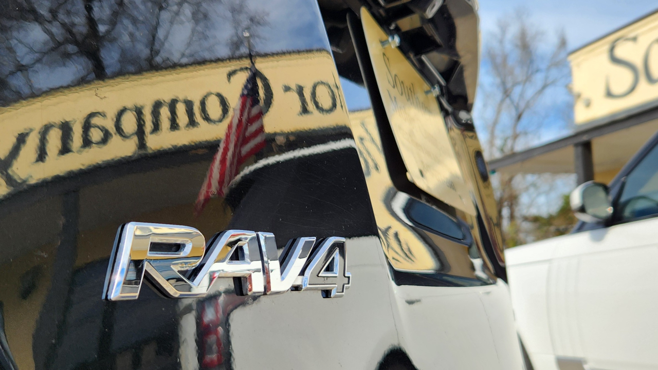 Toyota RAV4 Hybrid XLE 2016