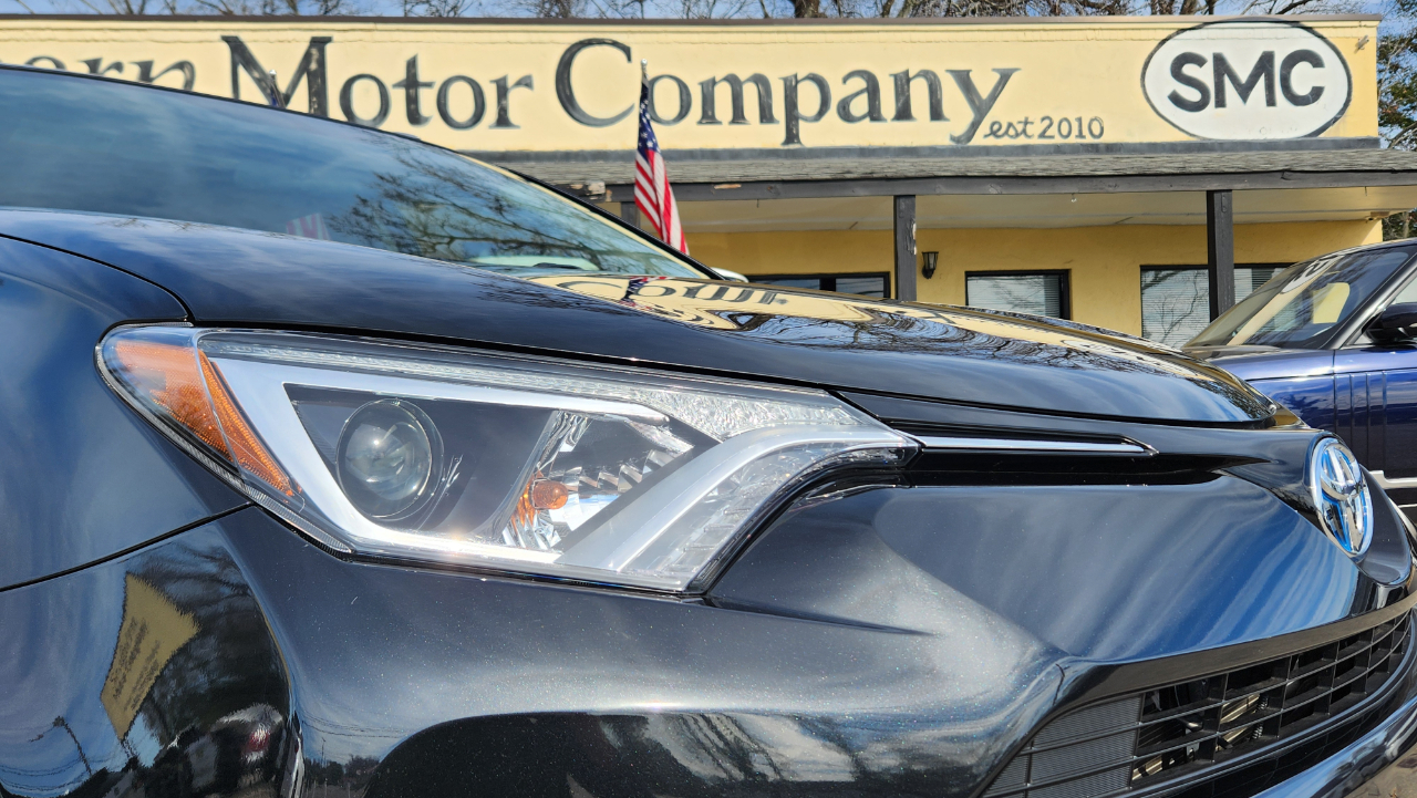 Toyota RAV4 Hybrid XLE 2016