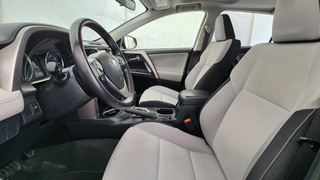 Toyota RAV4 Hybrid XLE 2016