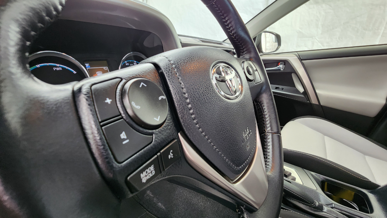 Toyota RAV4 Hybrid XLE 2016