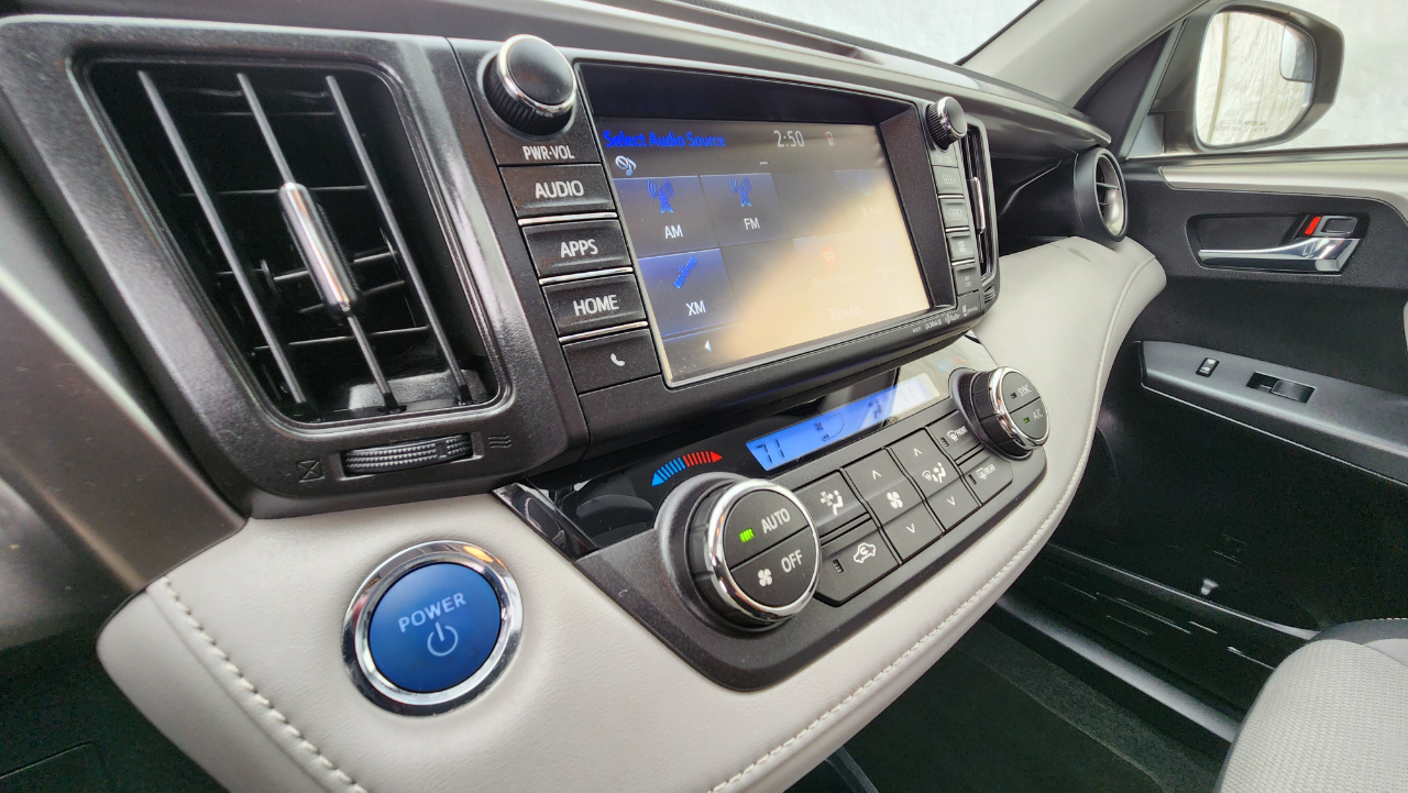 Toyota RAV4 Hybrid XLE 2016