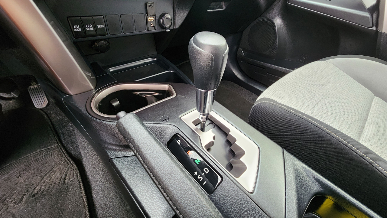 Toyota RAV4 Hybrid XLE 2016