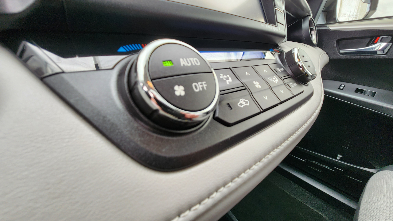 Toyota RAV4 Hybrid XLE 2016