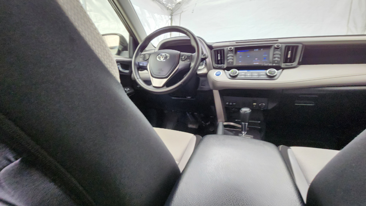 Toyota RAV4 Hybrid XLE 2016