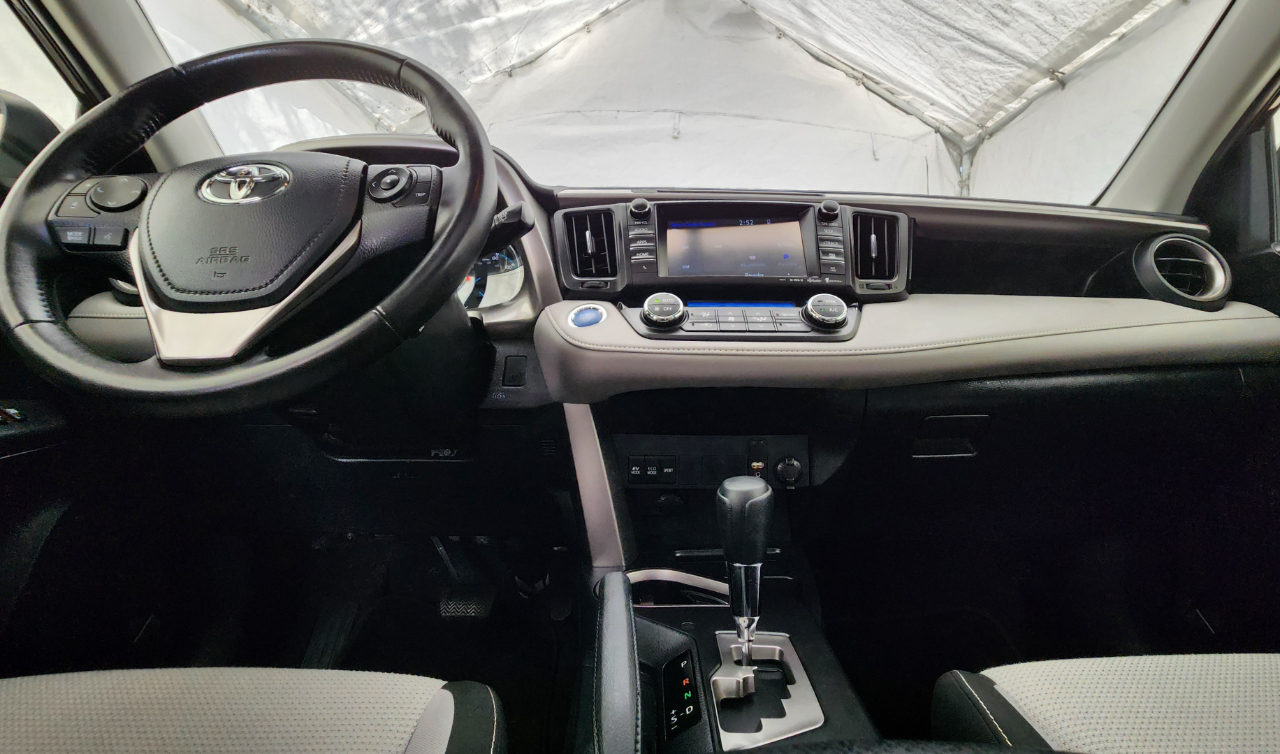 Toyota RAV4 Hybrid XLE 2016