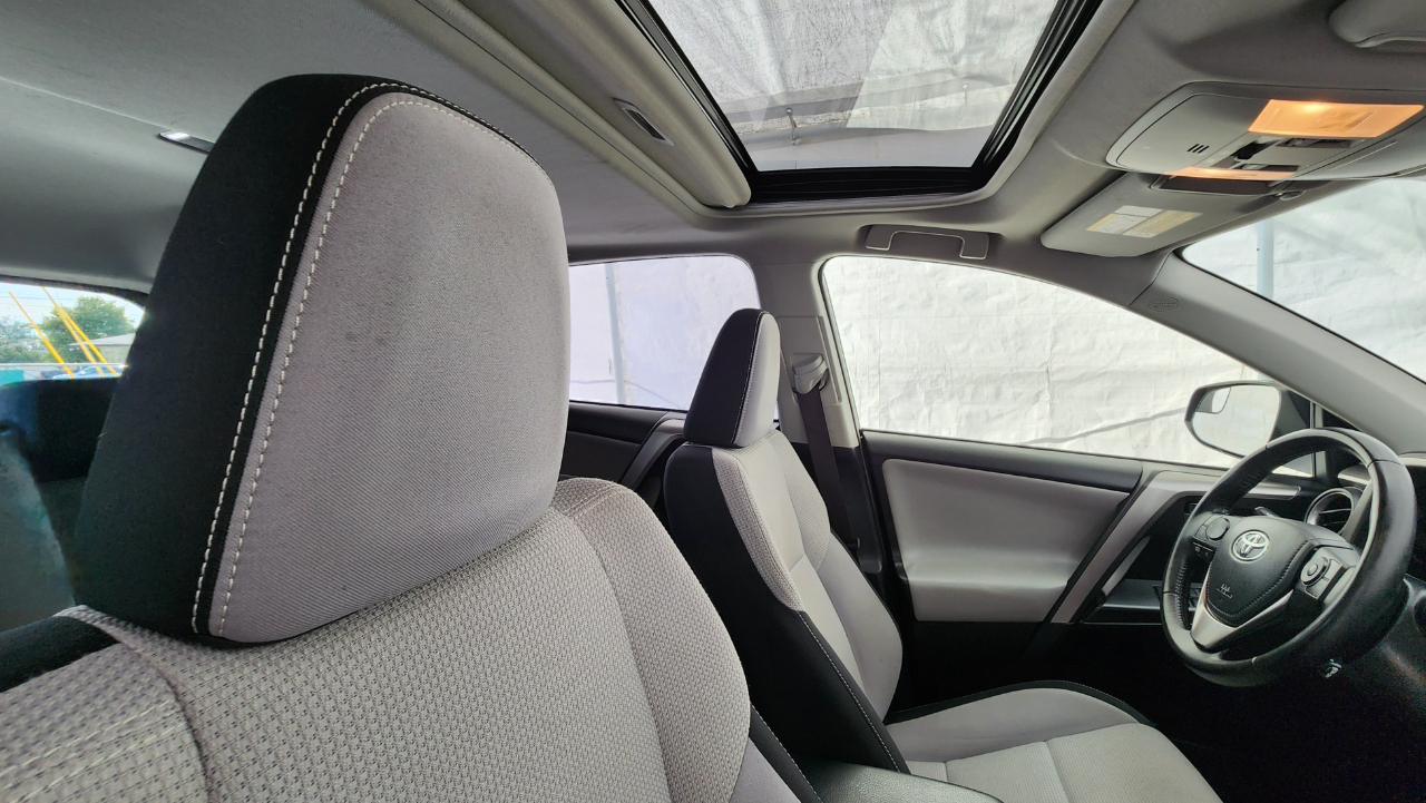 Toyota RAV4 Hybrid XLE 2016