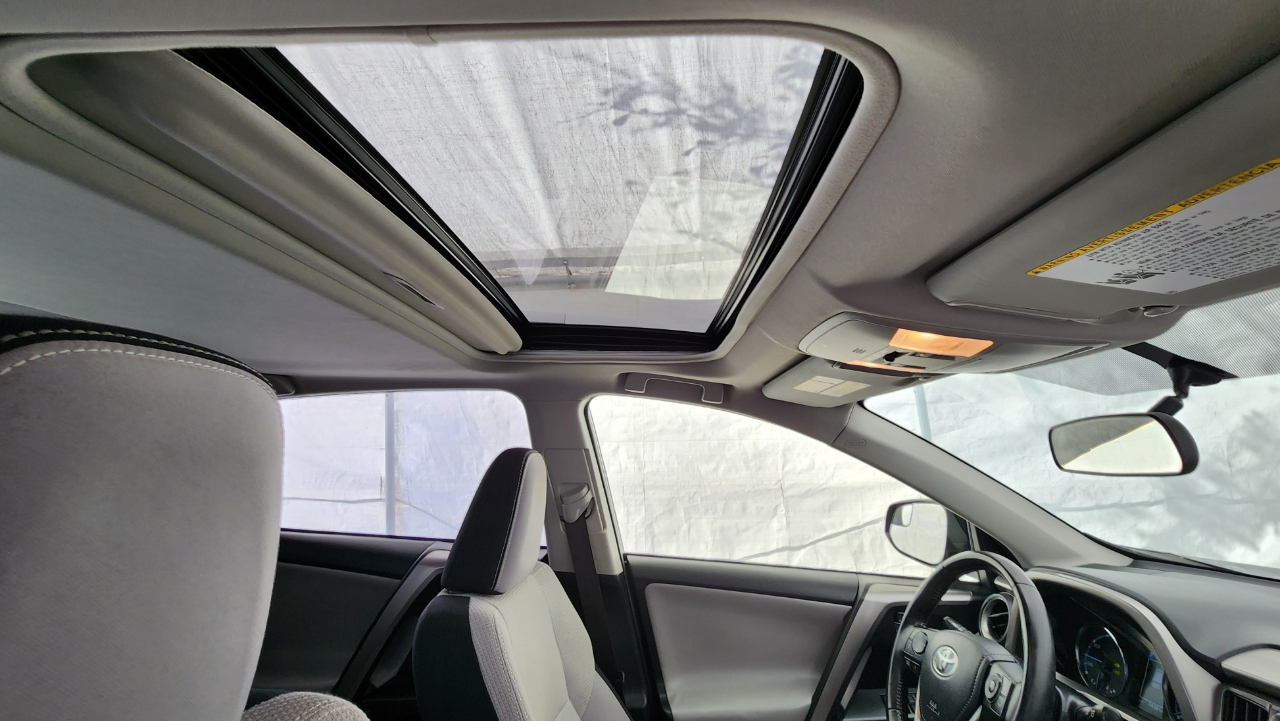 Toyota RAV4 Hybrid XLE 2016