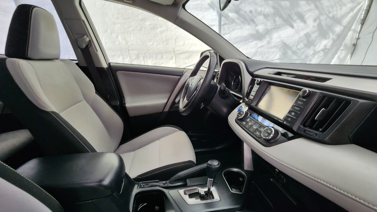 Toyota RAV4 Hybrid XLE 2016